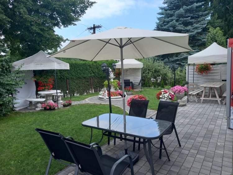 Bialy Dom Apartamento Sulejów Exterior foto