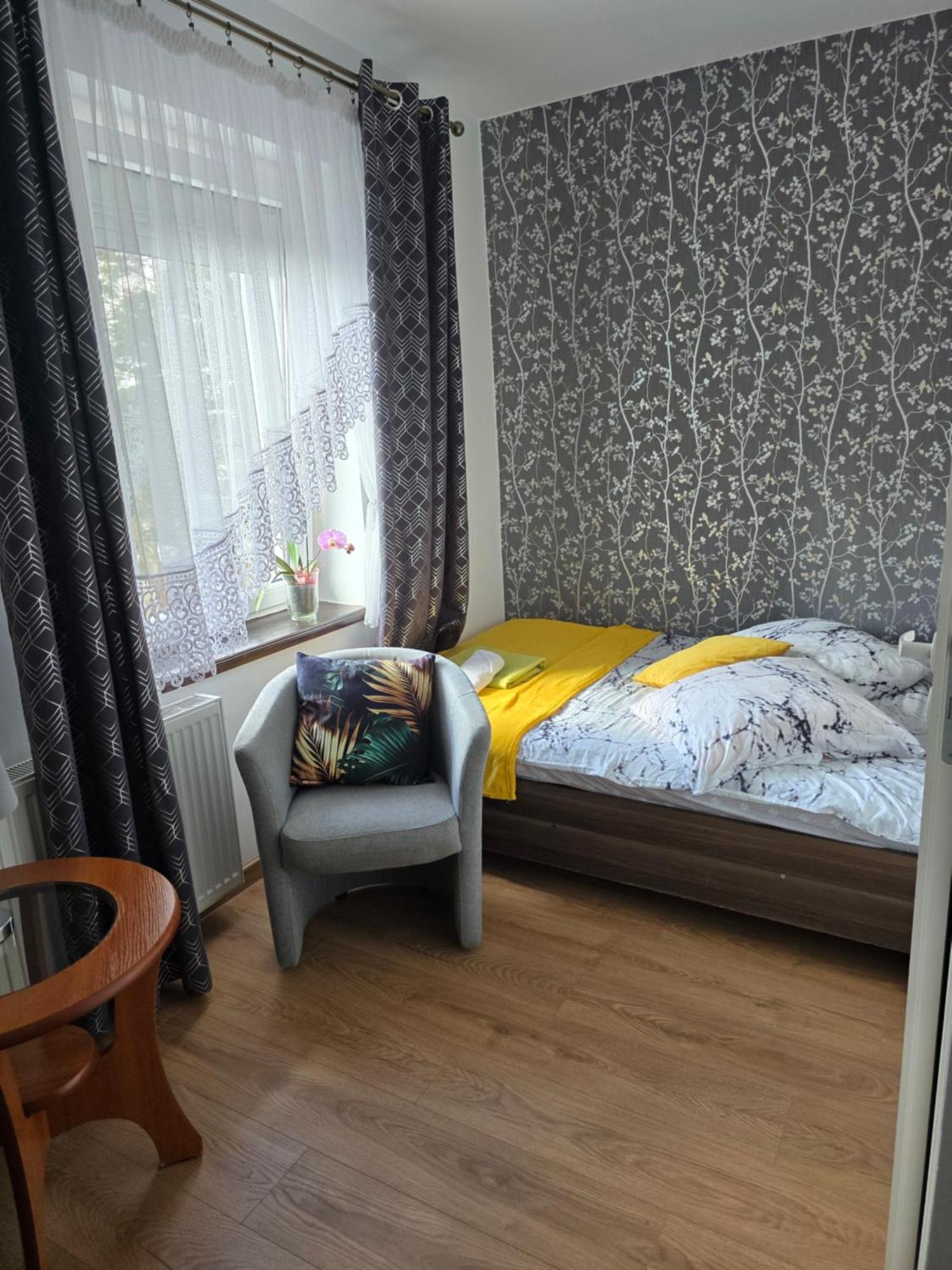 Bialy Dom Apartamento Sulejów Exterior foto